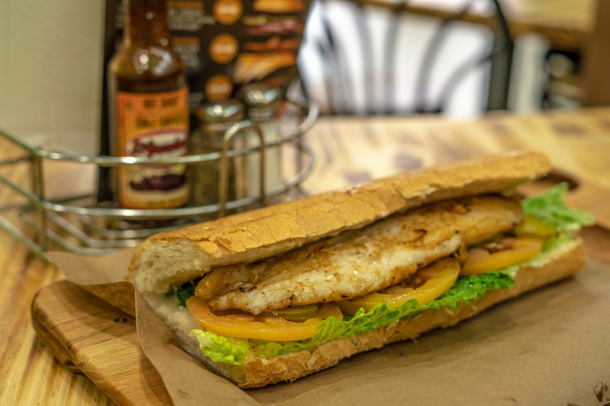 FISH POBOY – Burger Plus